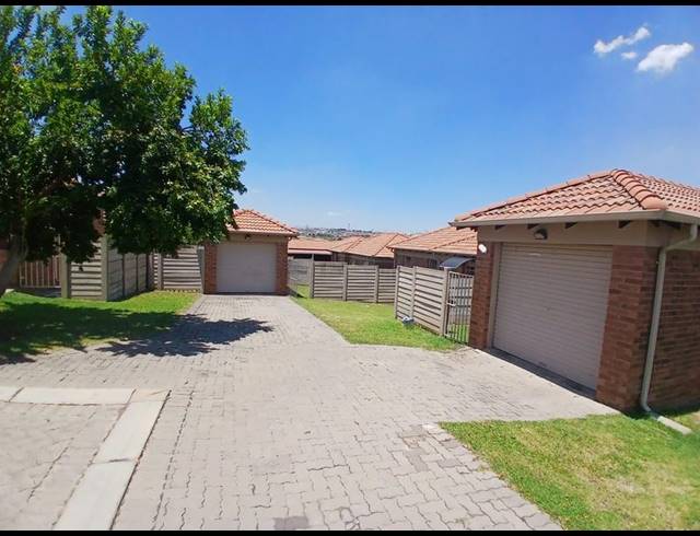 3 BEDROOM HOUSE FOR SALE IN OLIEVENHOUTBOSCH